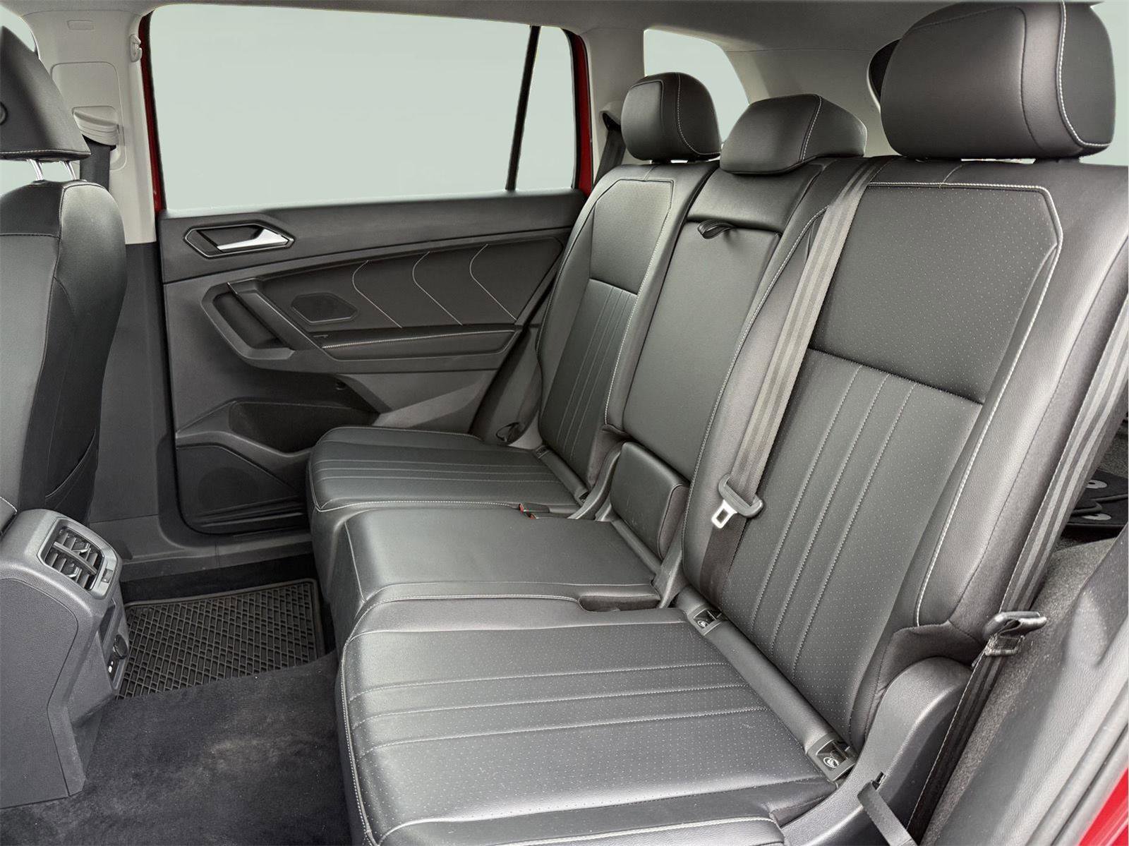 Used 2022 Volkswagen Tiguan SE AWD/4WD image 21