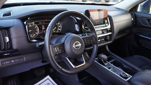 Used 2024 Nissan Pathfinder SV image 19