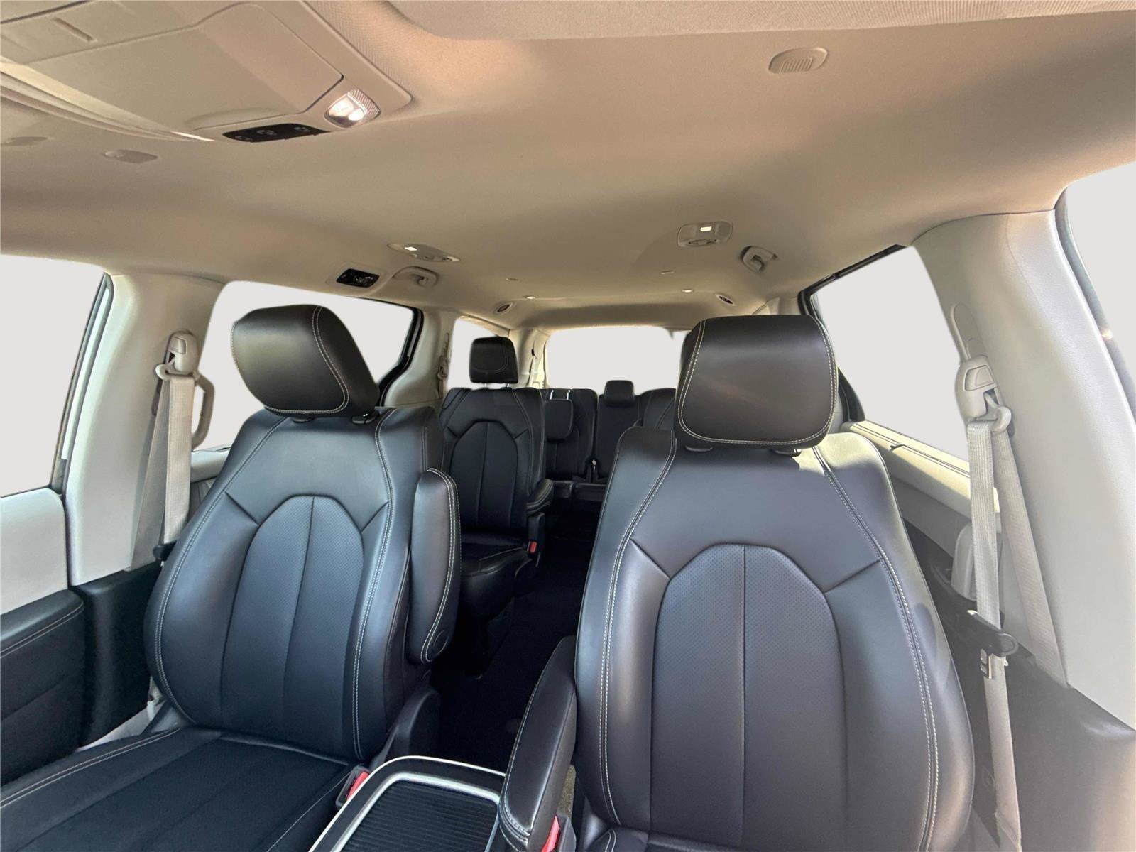 Used 2023 Chrysler Pacifica Touring-L FWD image 25