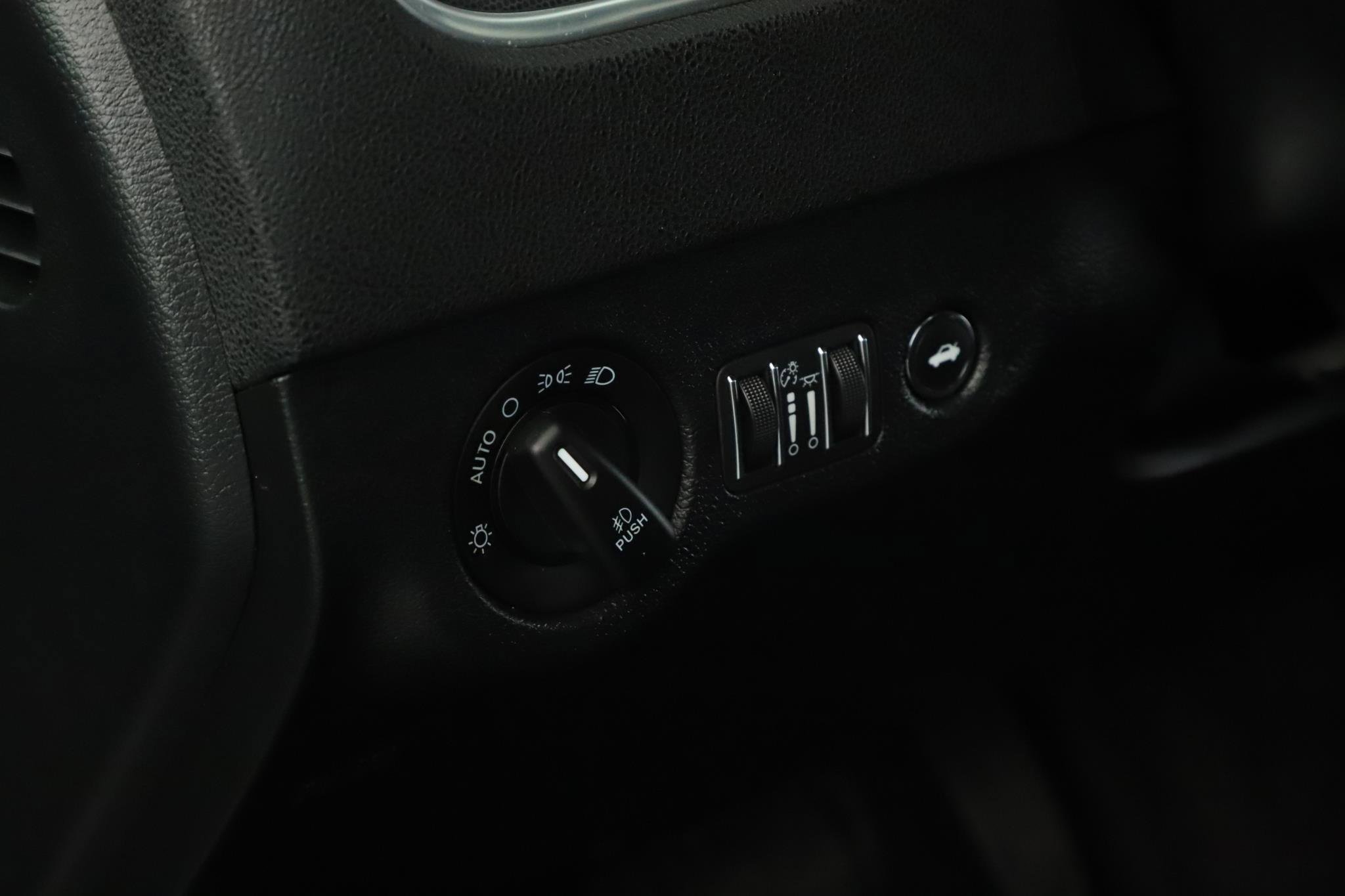 Used 2018 Dodge Charger GT image 9