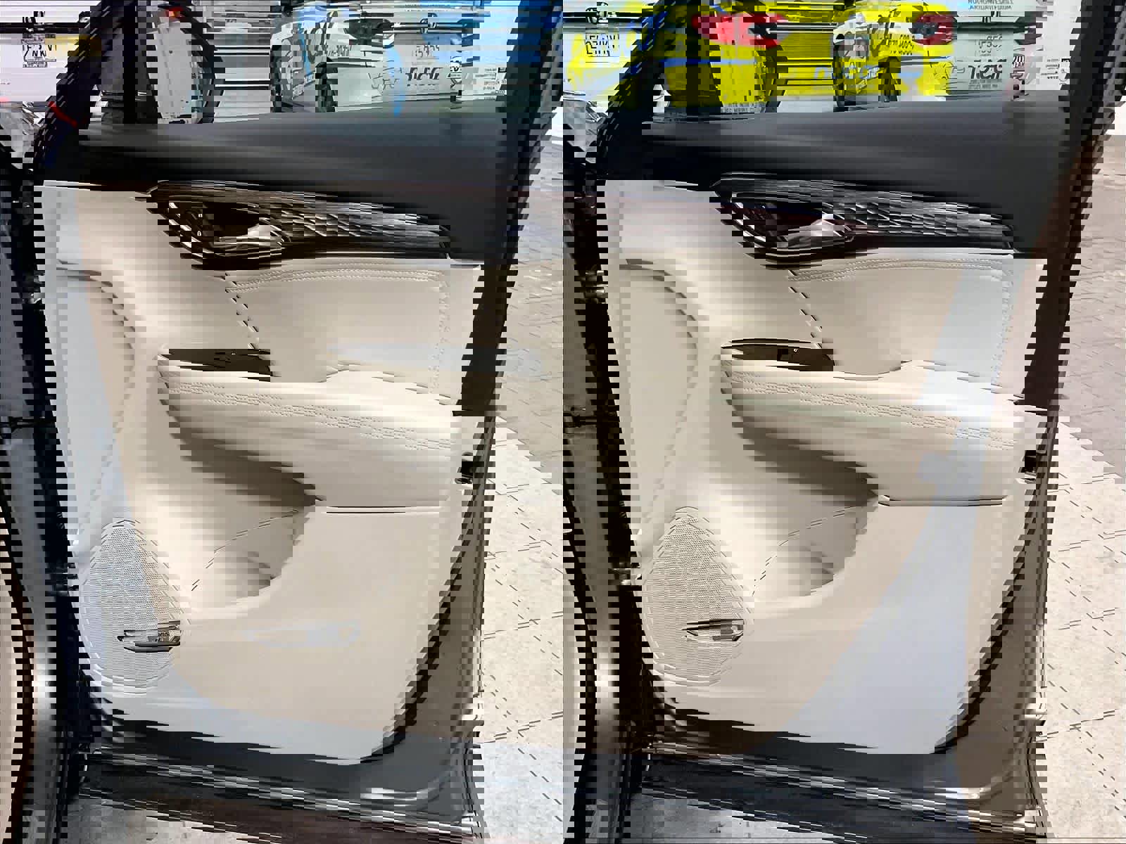 Used 2023 Buick Envision Avenir image 12