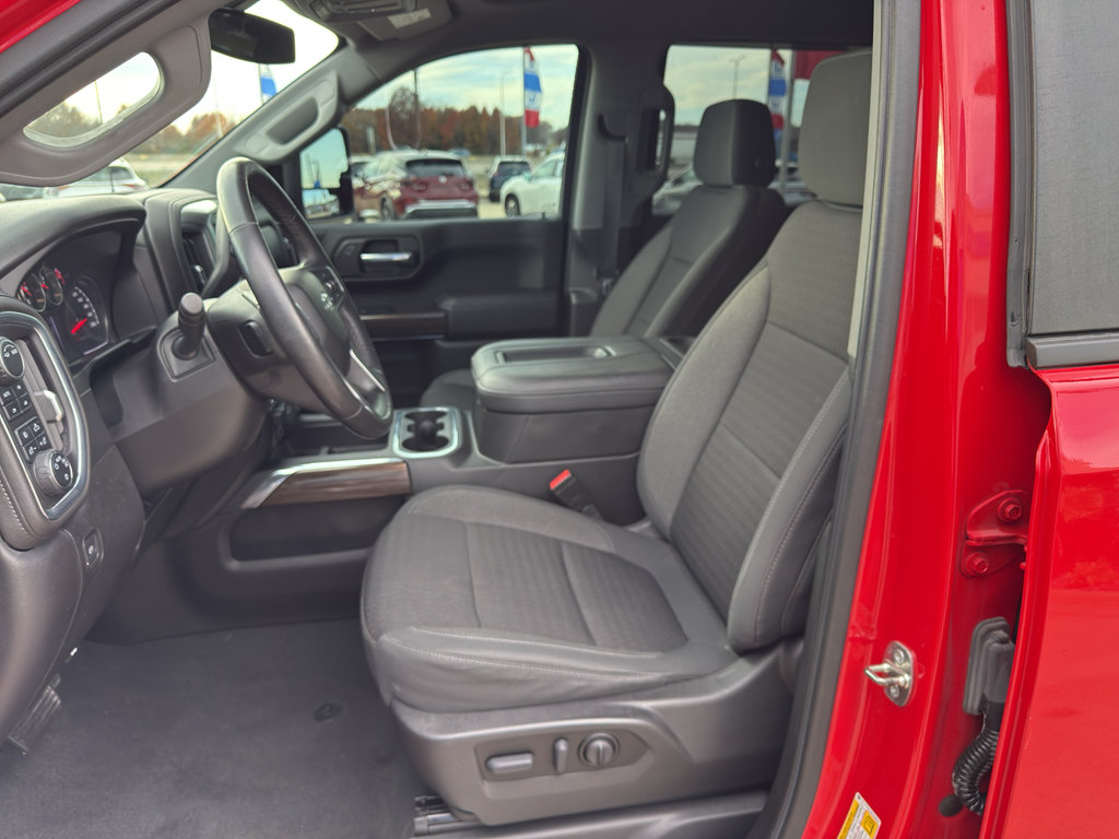 Used 2021 Chevrolet Silverado 1500 RST w/ LPO, Blackout Package AWD/4WD image 10