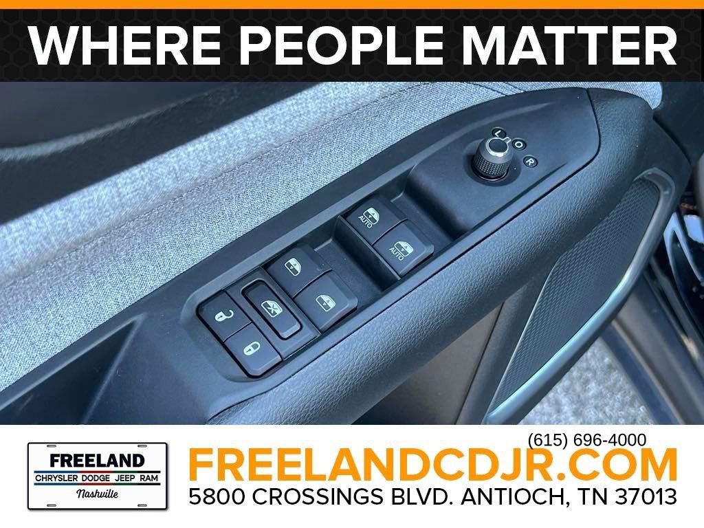 New 2025 Jeep Compass Sport image 18