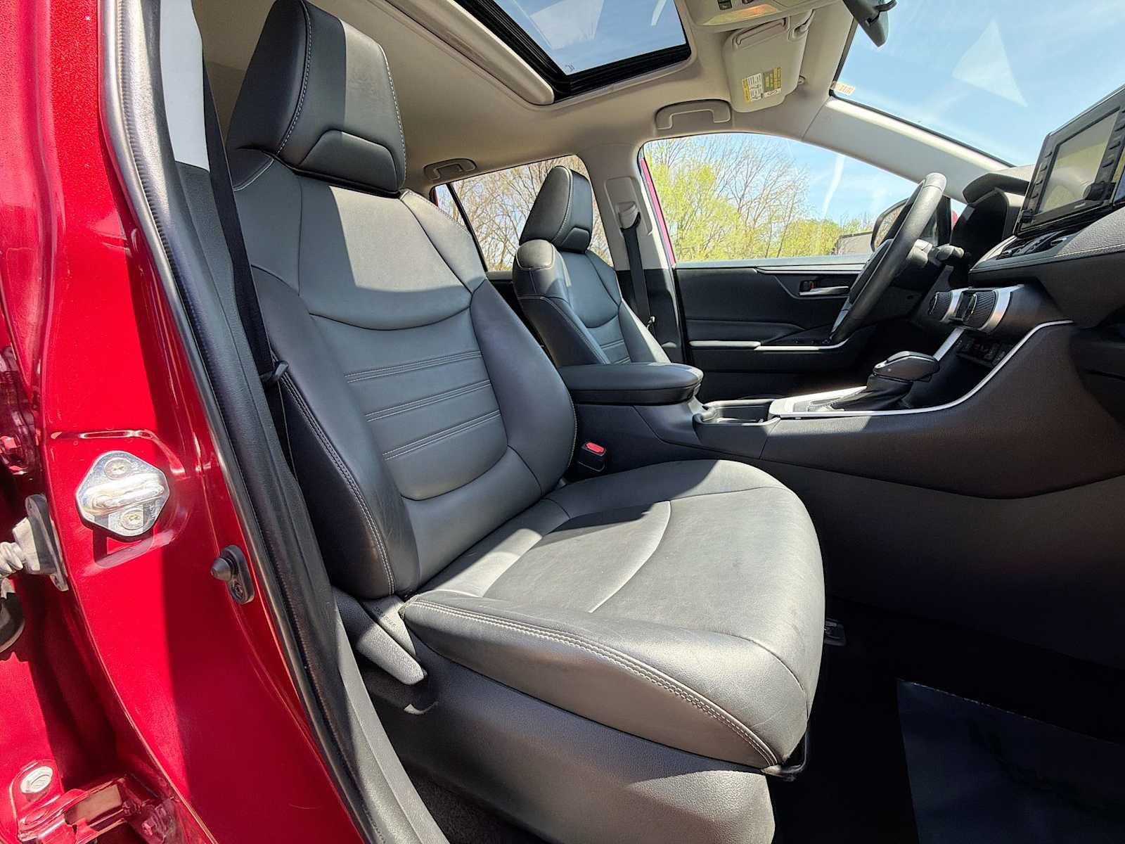 Used 2021 Toyota RAV4 XLE Premium AWD/4WD image 19
