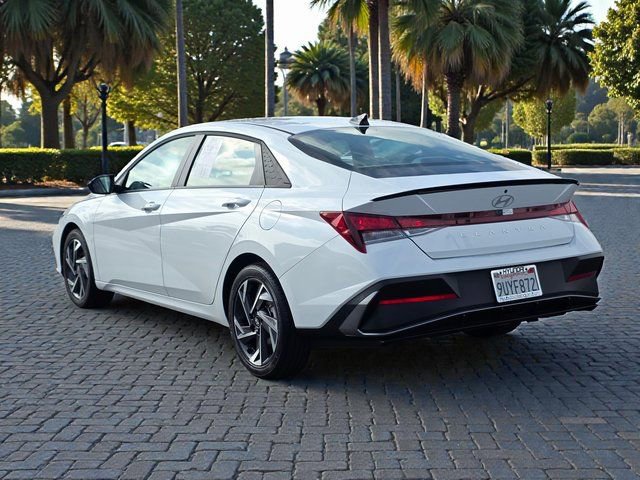 Certified 2025 Hyundai Elantra Sport image 7