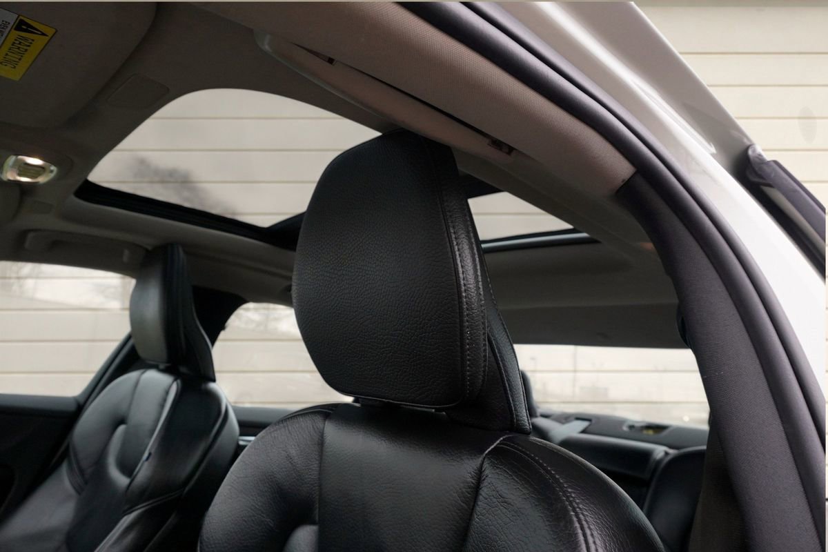 Used 2022 Volvo S60 T8 Inscription image 26