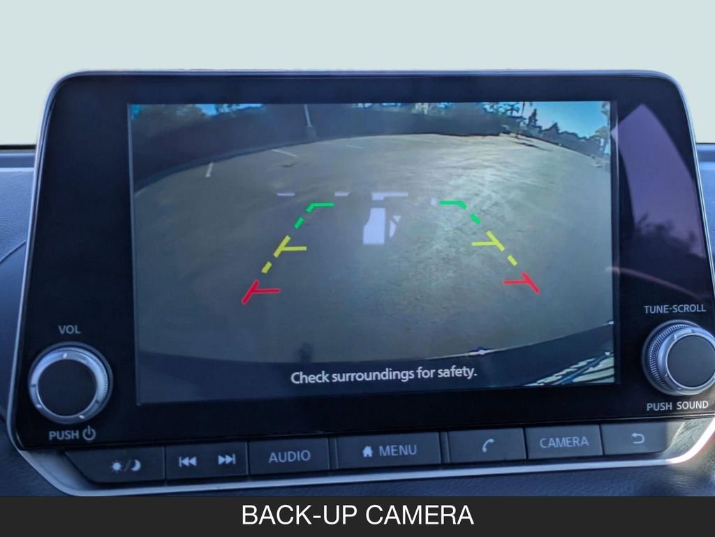 Used 2025 Nissan Sentra SV FWD image 18