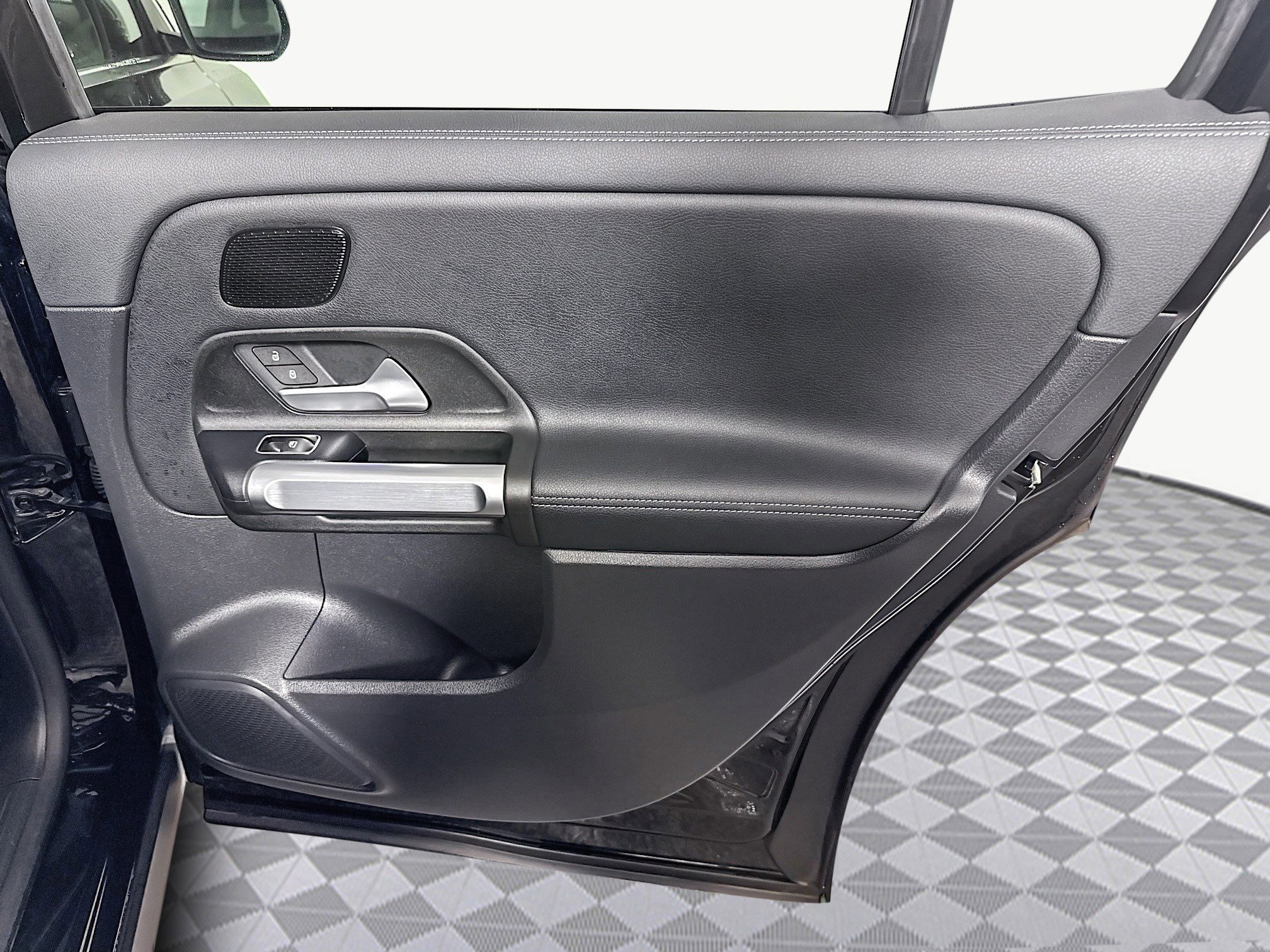 Used 2024 Mercedes-Benz EQB 300 4MATIC image 28