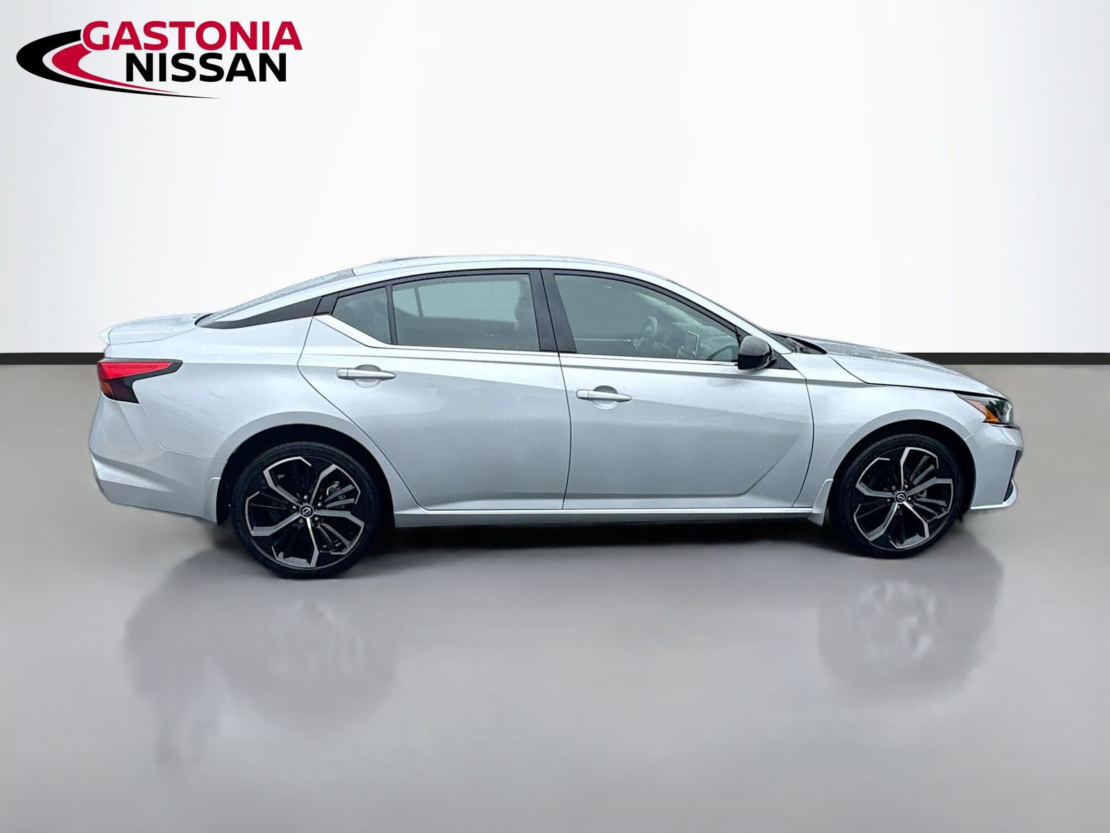 Used 2023 Nissan Altima 2.5 SR AWD/4WD image 10
