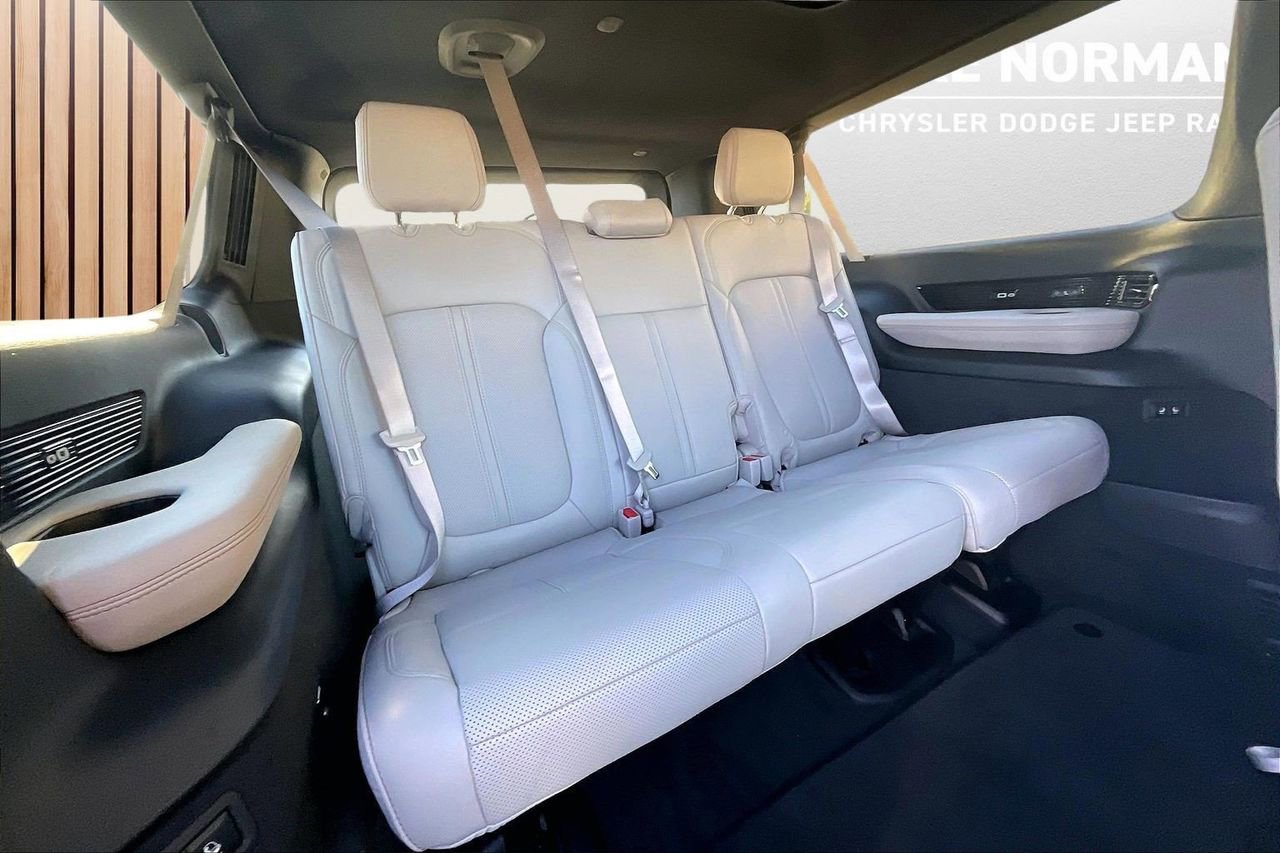 New 2026 Jeep Grand Wagoneer L Summit w/ Premium Group III image 26