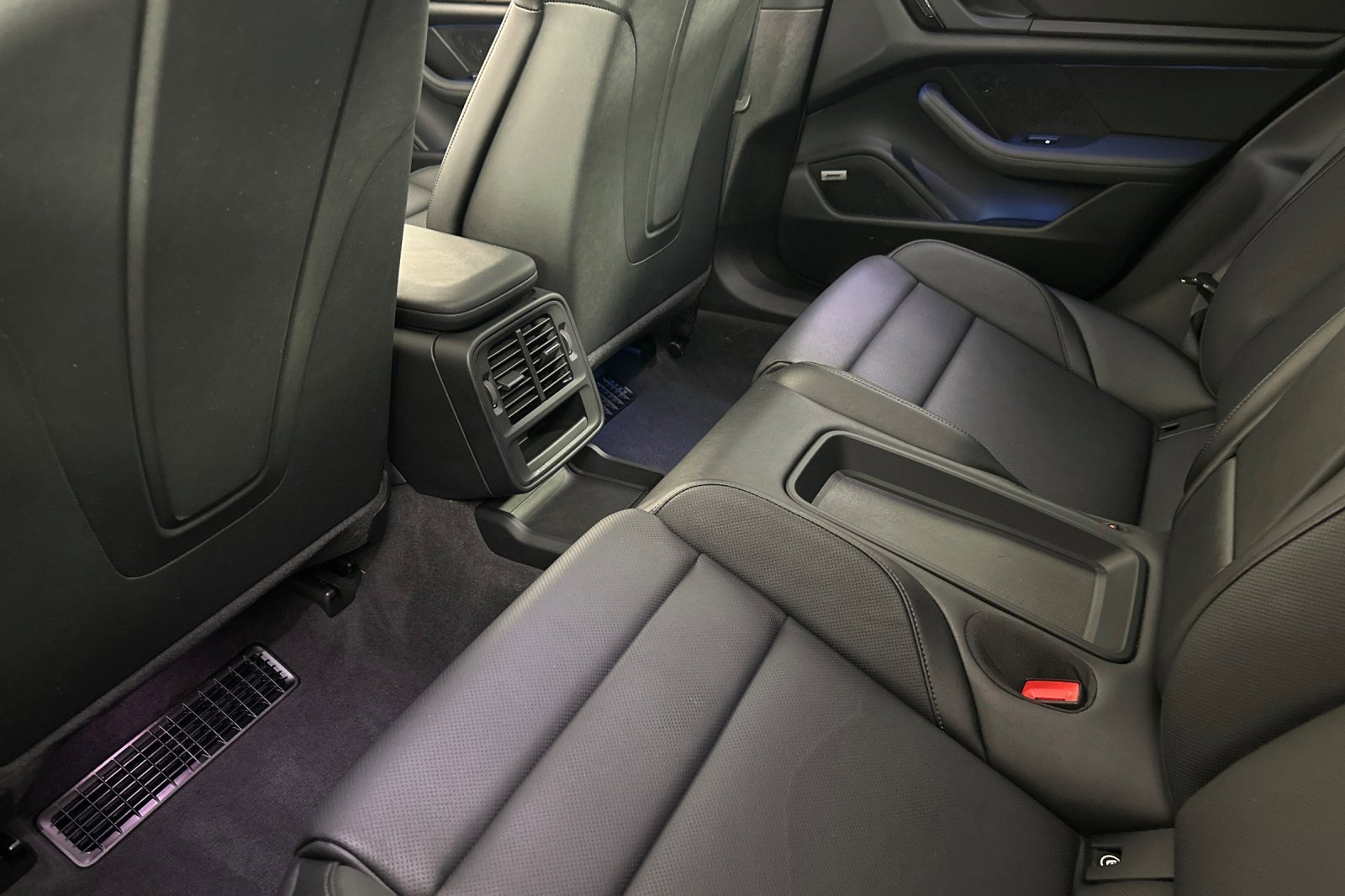 Used 2021 Porsche Taycan 4S image 11