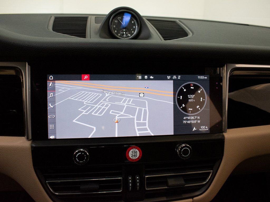 Certified 2025 Porsche Macan image 28