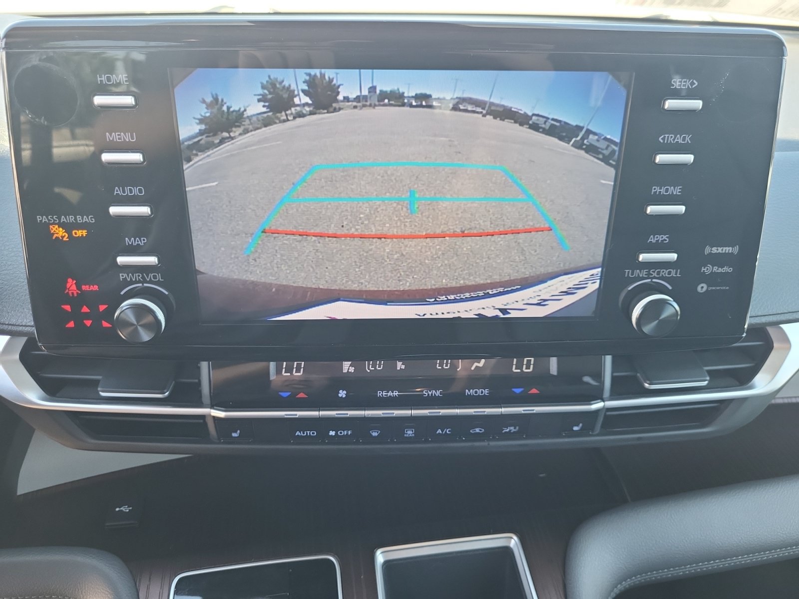 Used 2023 Toyota Sienna XLE FWD image 15