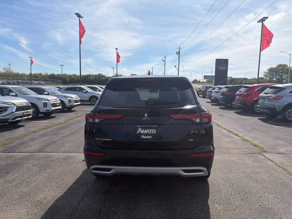 Used 2024 Mitsubishi Outlander SE FWD image 4