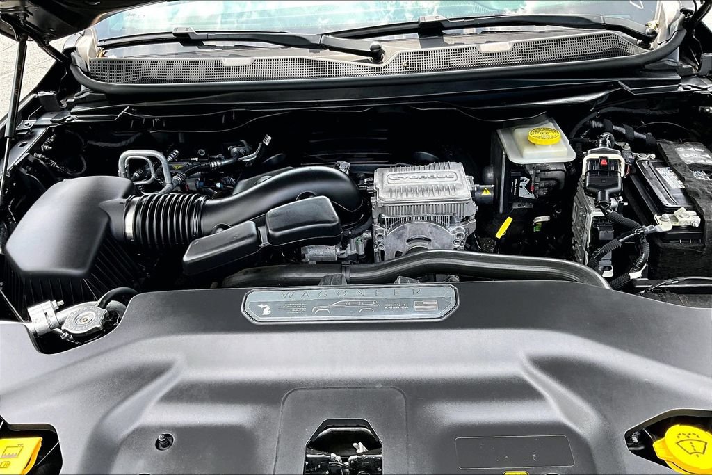 Used 2023 Jeep Wagoneer 4WD w/ Premium Group I image 24