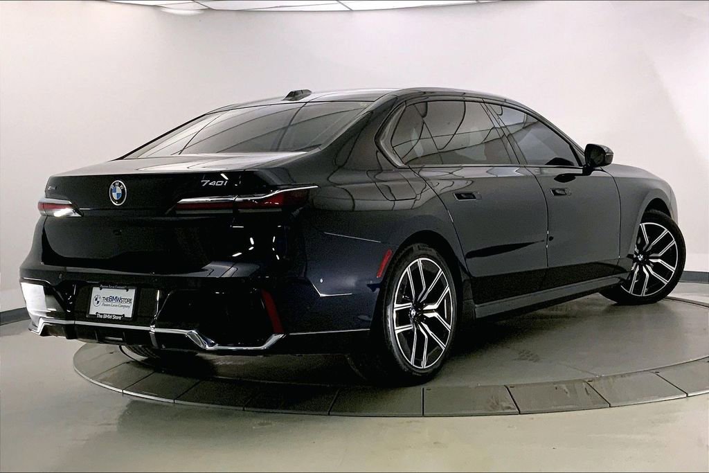 Used 2025 BMW 740i xDrive image 12