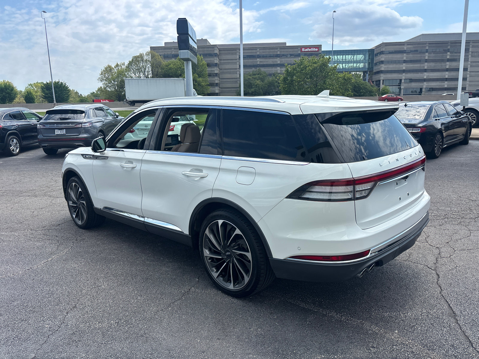 Used 2020 Lincoln Aviator Reserve w/ Equipment Group 202A AWD/4WD image 5