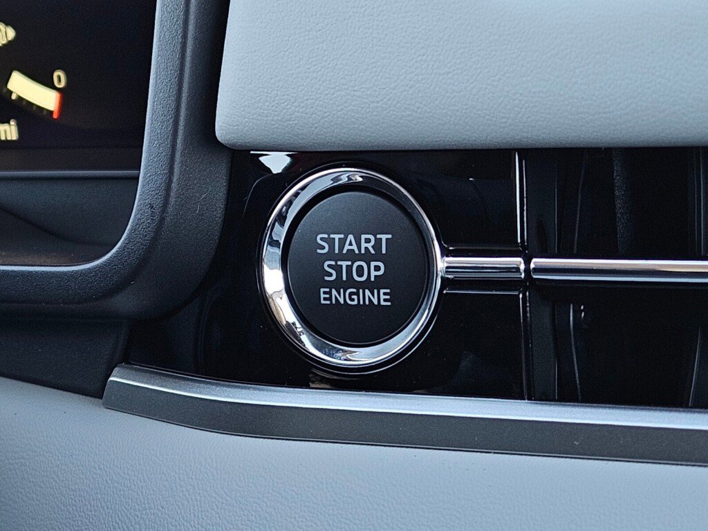 New 2025 Mitsubishi Outlander SEL image 22