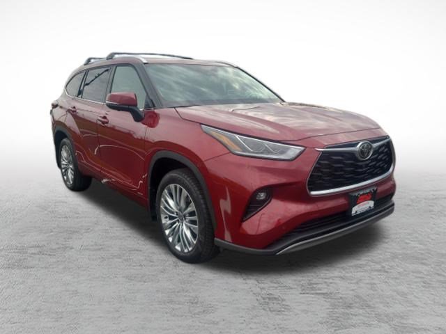 Certified 2025 Toyota Highlander Platinum image 3