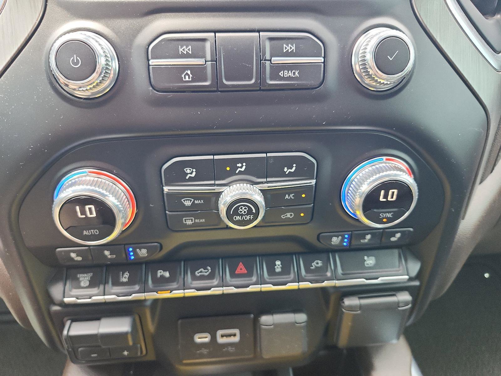 Used 2022 GMC Sierra 3500 Denali w/ Denali Ultimate Package AWD/4WD image 21