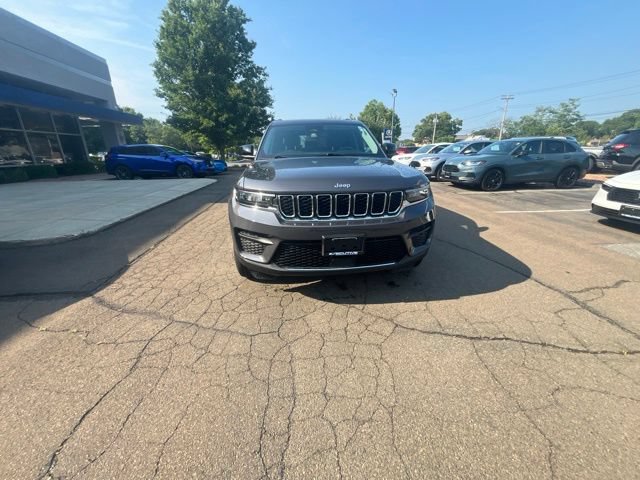 Used 2023 Jeep Grand Cherokee Laredo AWD/4WD image 29