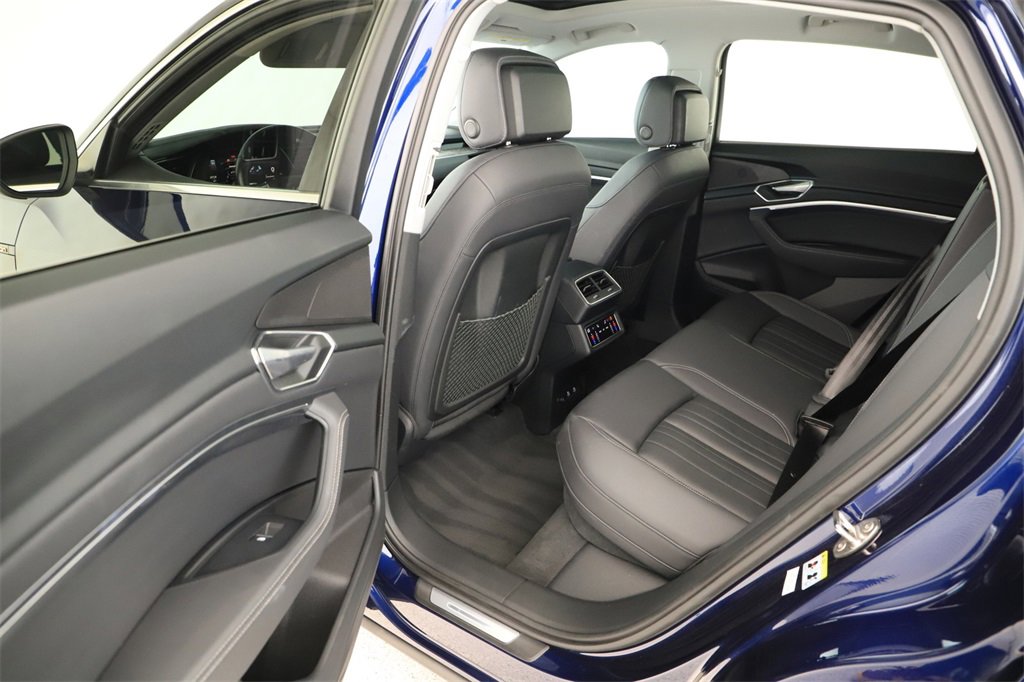 Certified 2022 Audi e-tron Premium image 27