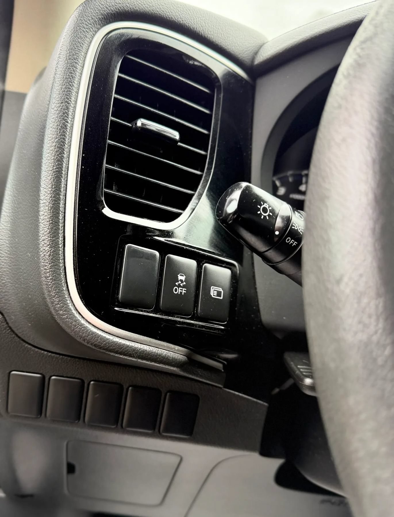 Used 2020 Mitsubishi Outlander ES AWD/4WD image 22
