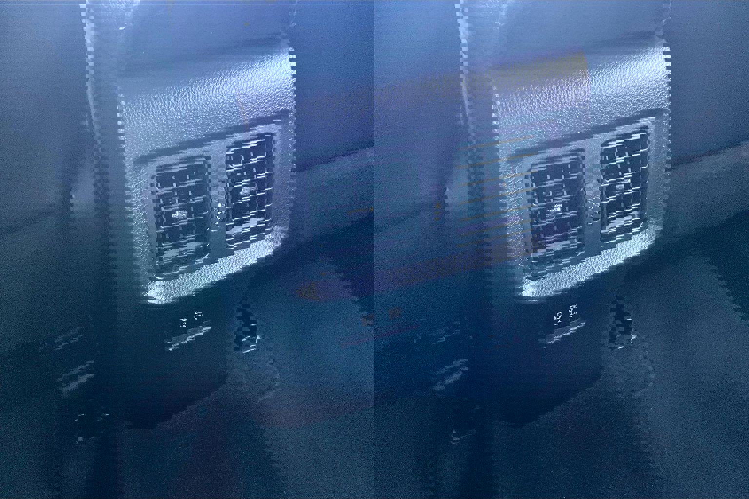 Used 2021 Toyota Venza XLE w/ Softex Package image 32