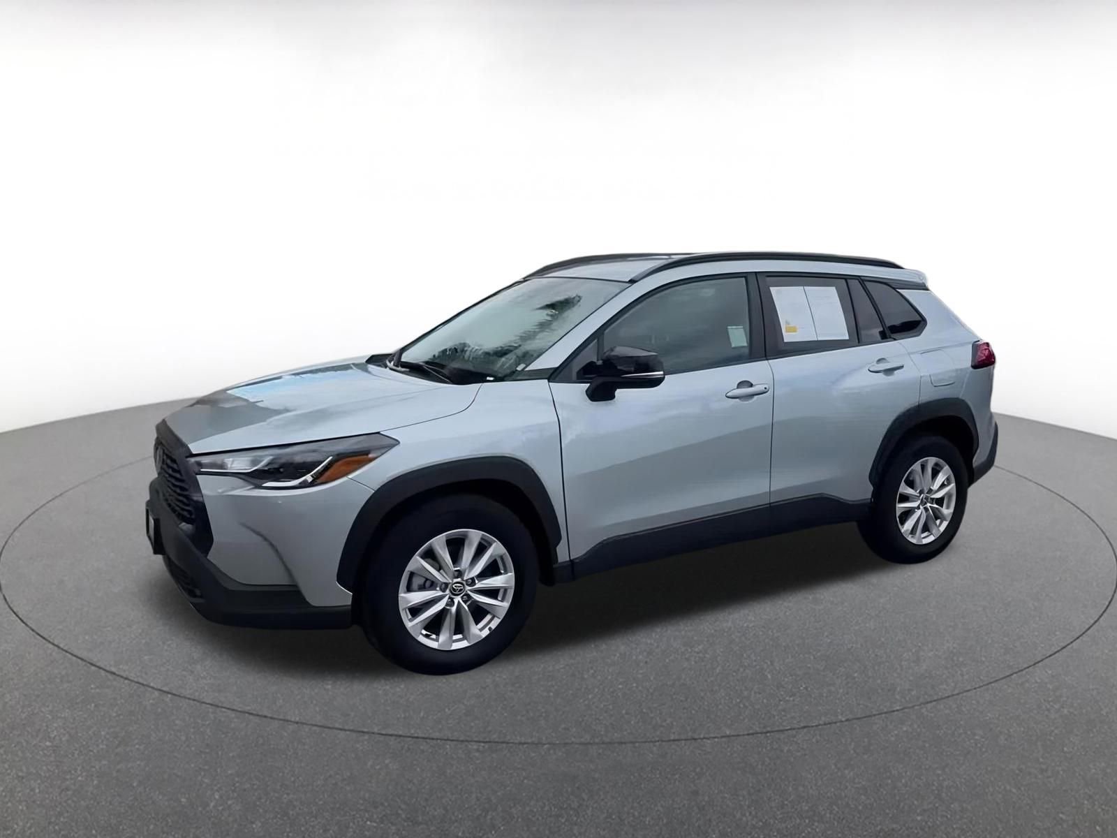 Used 2025 Toyota Corolla Cross LE image 8