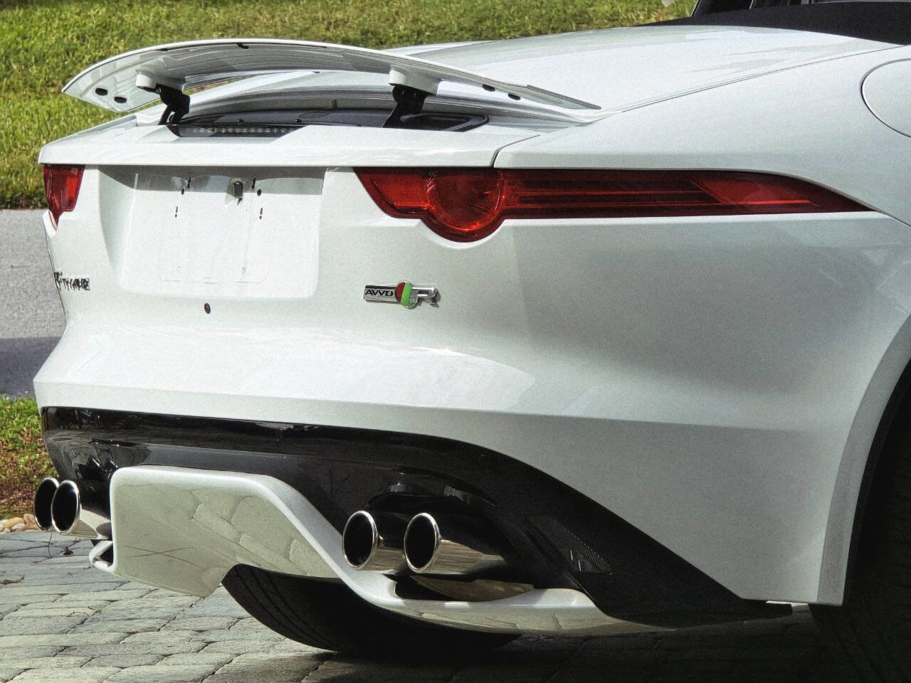 Used 2016 Jaguar F-TYPE R image 12