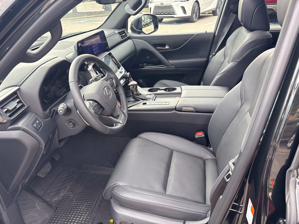 Certified 2025 Lexus LX 600 4WD w/ Interior Upgrade Package image 17
