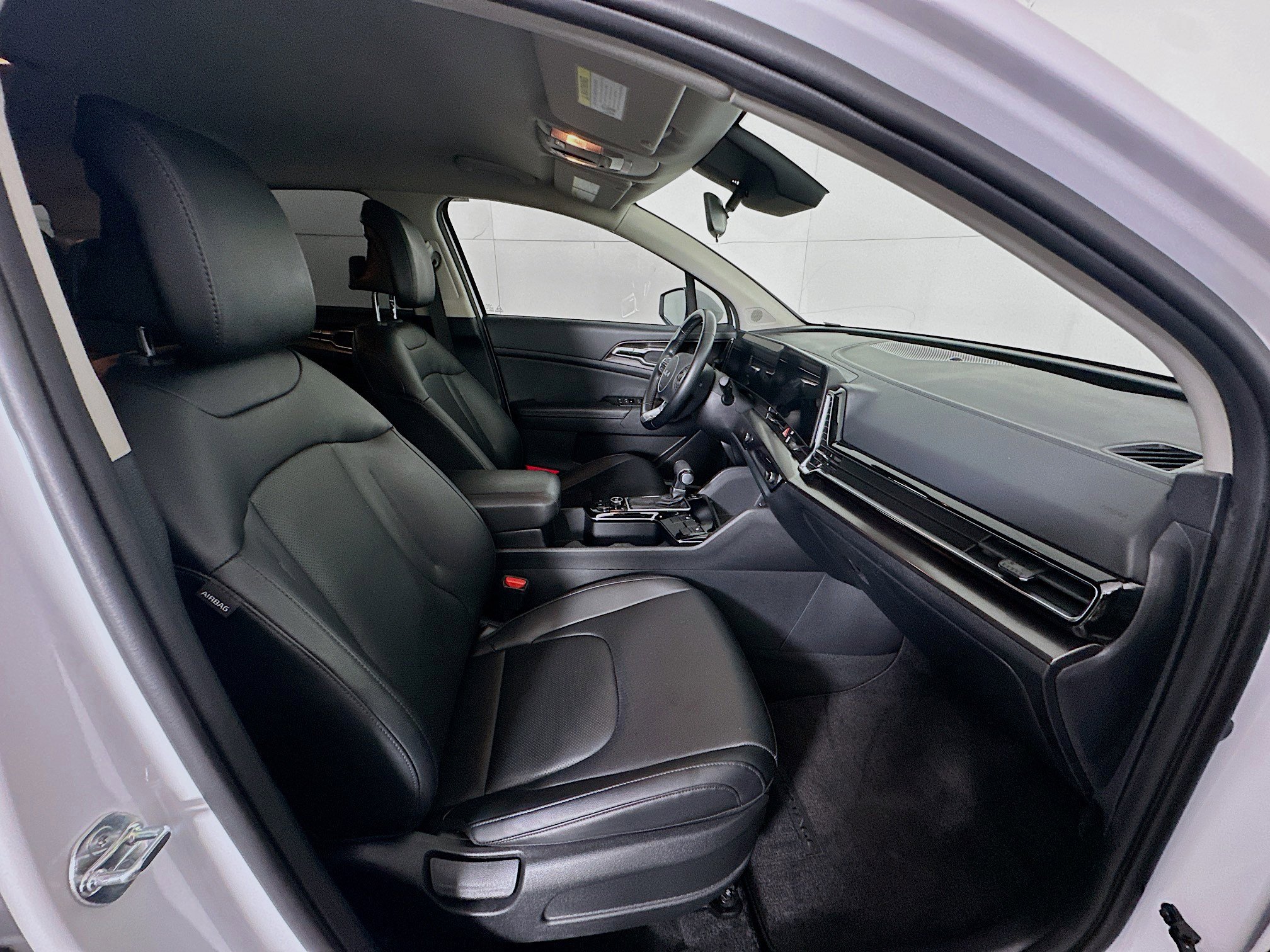 Used 2025 Kia Sportage EX image 32