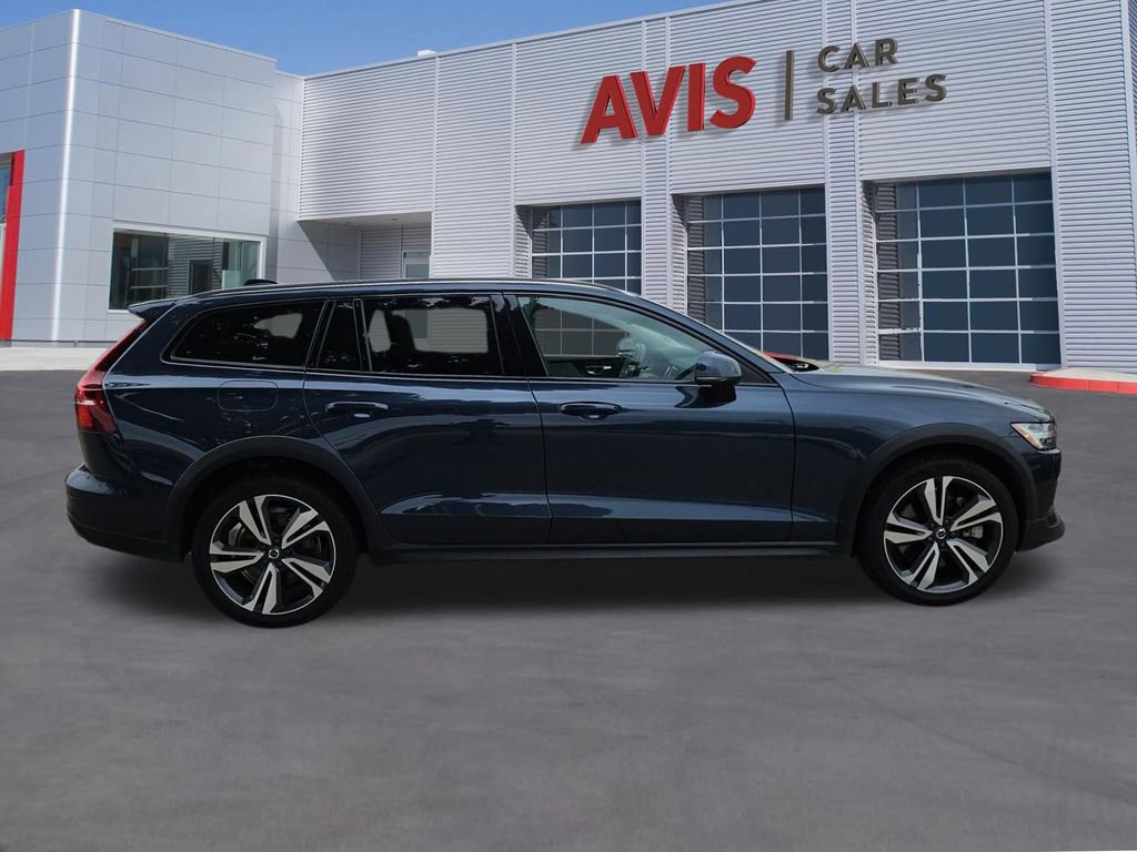 Used 2025 Volvo V60 B5 Cross Country Plus AWD/4WD image 7