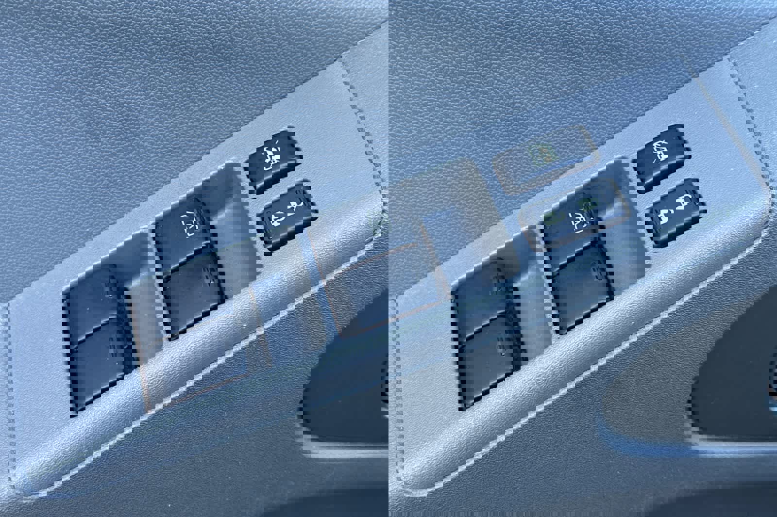 Used 2020 Nissan Frontier SV image 13