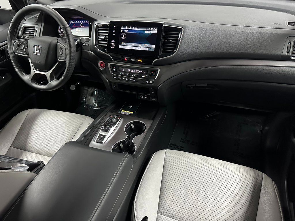 Used 2025 Honda Passport EX-L image 11