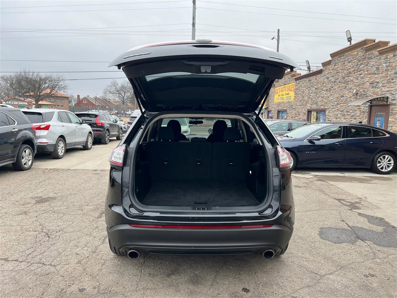 Used 2018 Ford Edge SE image 12