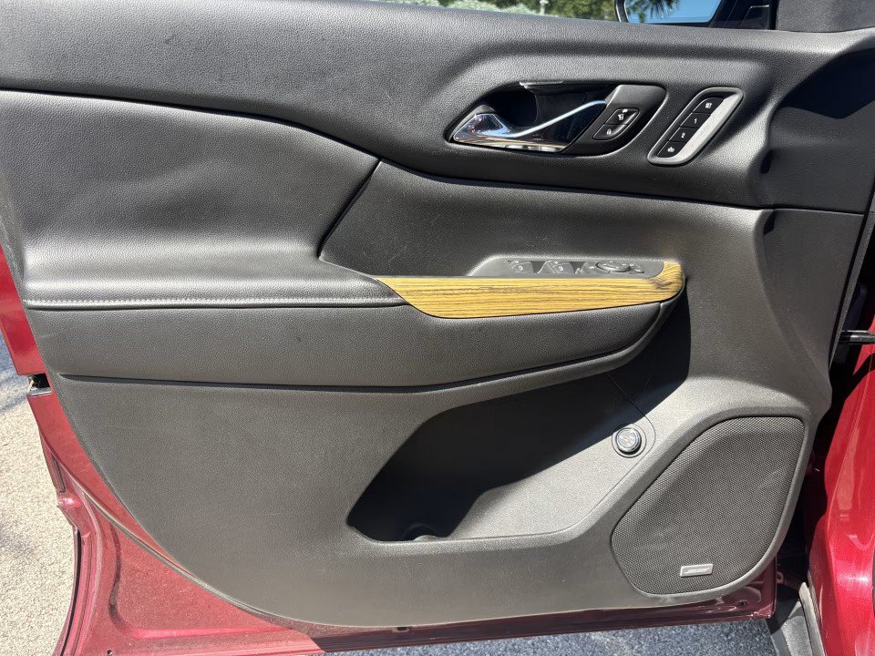 Used 2018 GMC Acadia Denali w/ Technology Package FWD image 37