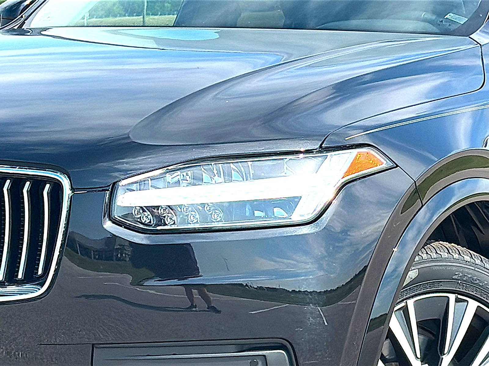 Used 2022 Volvo XC90 T5 Momentum w/ Protection Package Premier FWD image 4