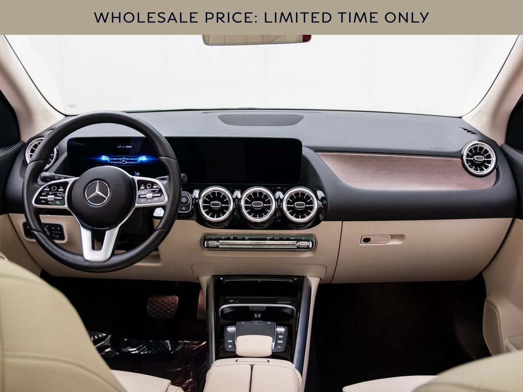 Used 2023 Mercedes-Benz GLA 250 4MATIC w/ Premium Package image 9