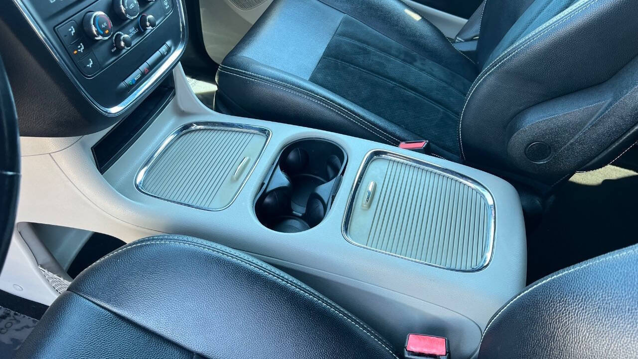 Used 2017 Dodge Grand Caravan SXT FWD image 26
