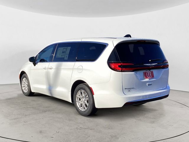 New 2026 Chrysler Pacifica Select image 3