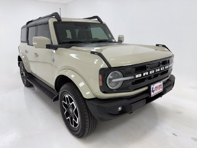 Used 2025 Ford Bronco Outer Banks AWD/4WD image 2