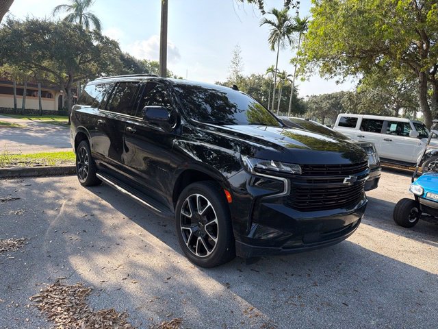 Used 2023 Chevrolet Suburban RST RWD image 2