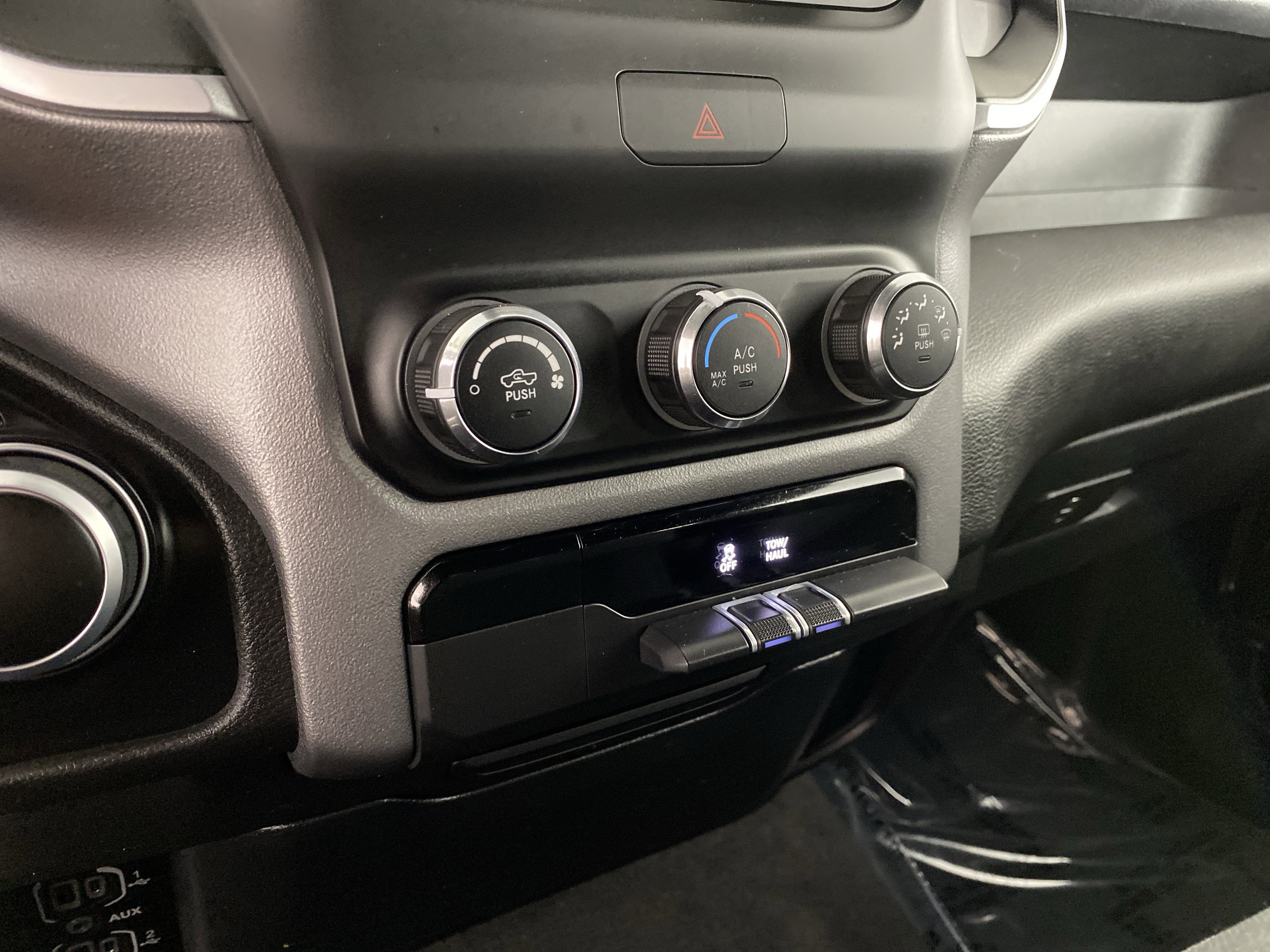Used 2022 RAM 1500 Big Horn AWD/4WD image 29