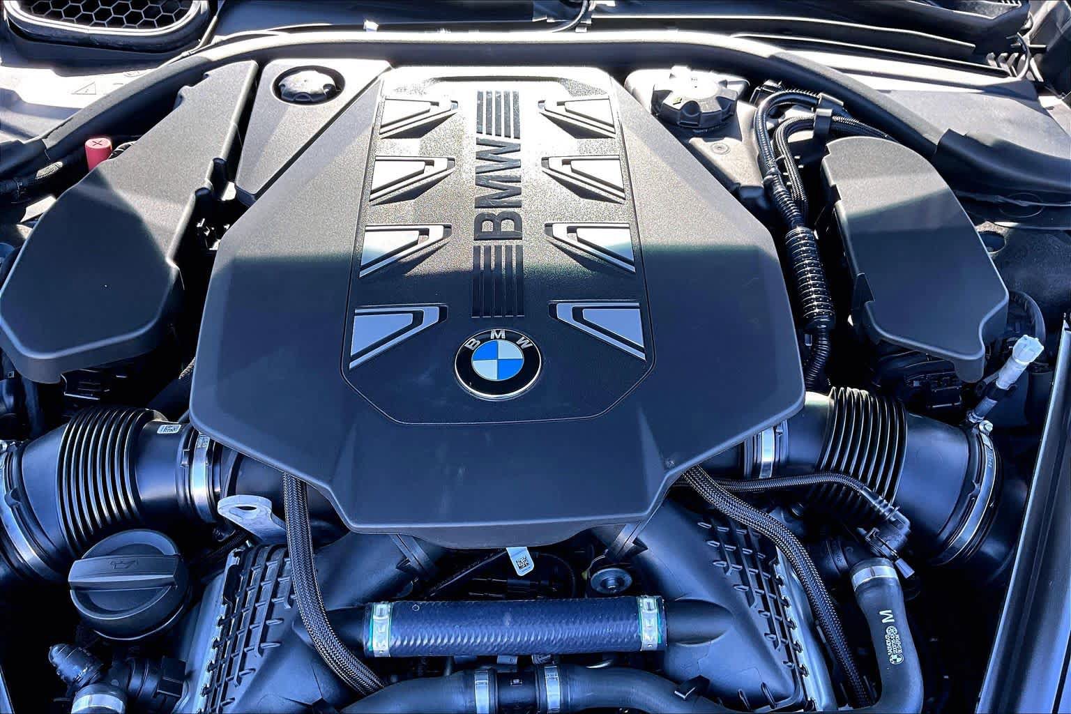 Used 2023 BMW 760i xDrive w/ Executive Package image 33