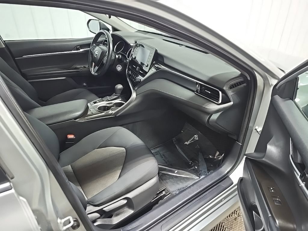 Used 2021 Toyota Camry LE w/ Cold Weather Package image 15