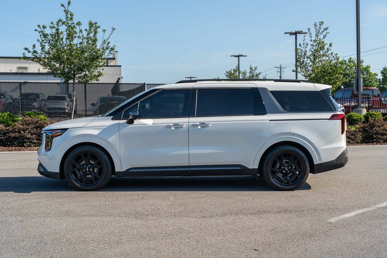 Used 2025 Kia Carnival SX Prestige FWD image 4