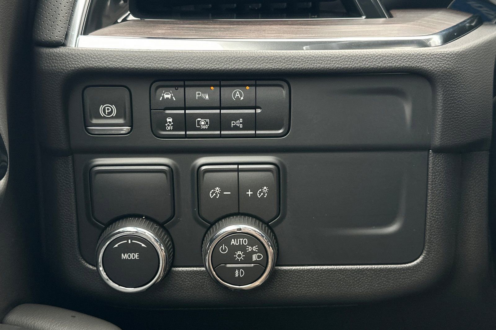 New 2025 Chevrolet Suburban Premier image 30