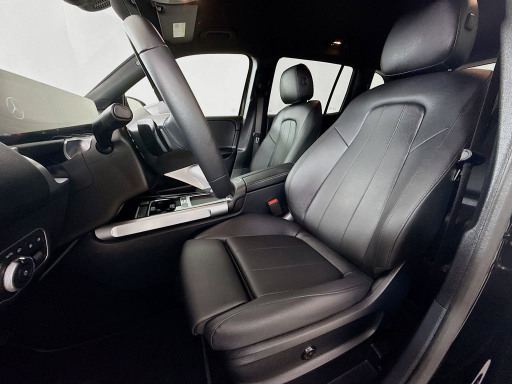 Used 2025 Mercedes-Benz GLB 250 image 11