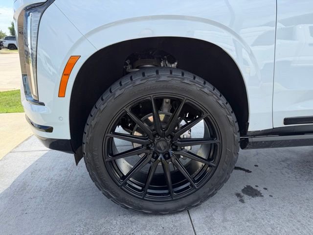 Used 2026 Cadillac Escalade Platinum Sport w/ LPO, ONYX Package AWD/4WD image 4